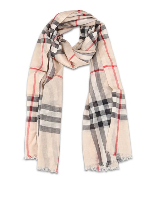 come indossare sciarpa burberry|sciarpe burberry prezzo outlet.